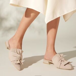 Vivaia Pointed Toe Knot Slides Low Heel Size 39 USA 8 Almond